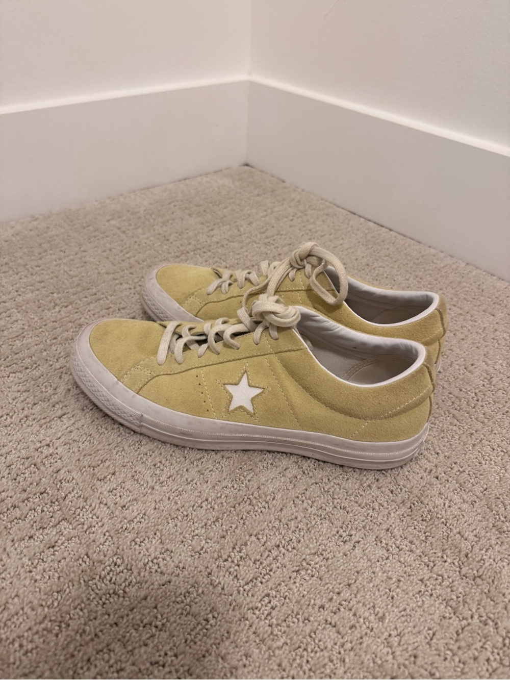 Converse Men’s Suede Low-Top Sneakers in Yellow with White Star Size 8